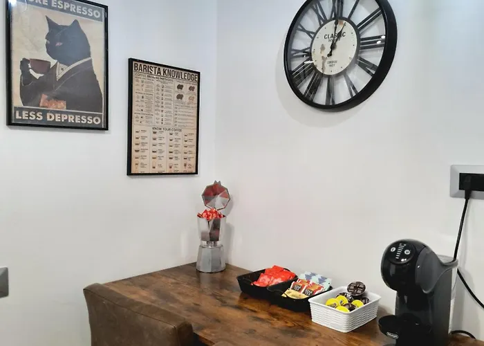 Apartment Lumina - Bright Two-room Near Metro C, 6 Stops From The Colosseum Rome