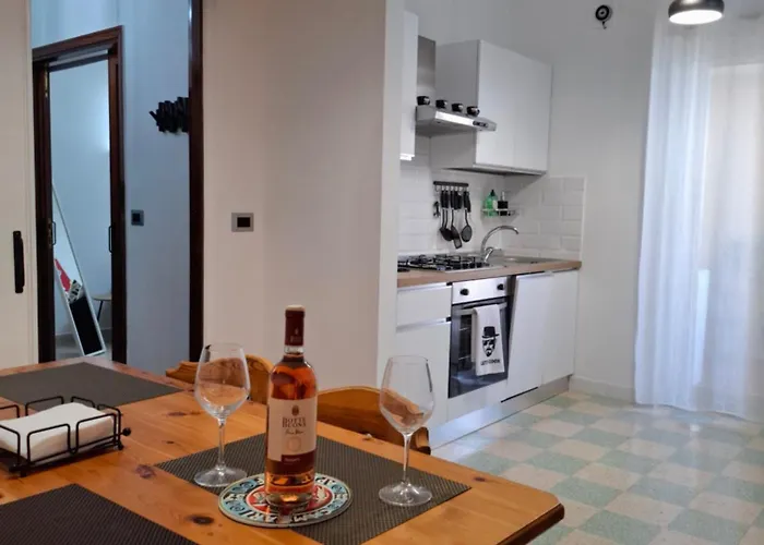 Apartment Lumina - Bright Two-room Near Metro C, 6 Stops From The Colosseum Rome